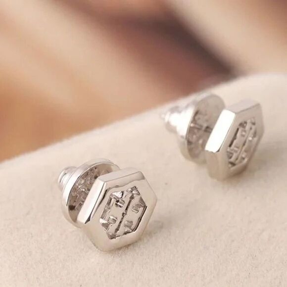 NWOT Tory Burch Silver Hexagon Stud Earrings - Picture 3 of 6